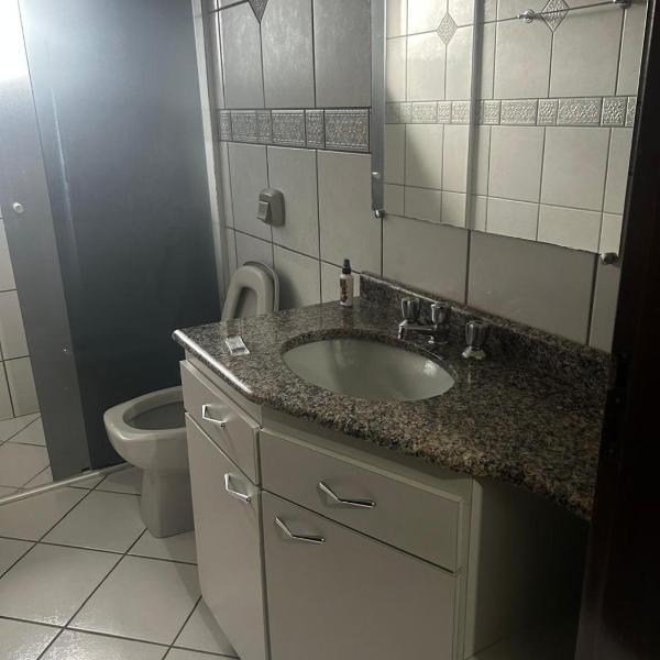 Apartamento no Centro Próximo à Padaria, Farmácia e Mercado - Foto 2