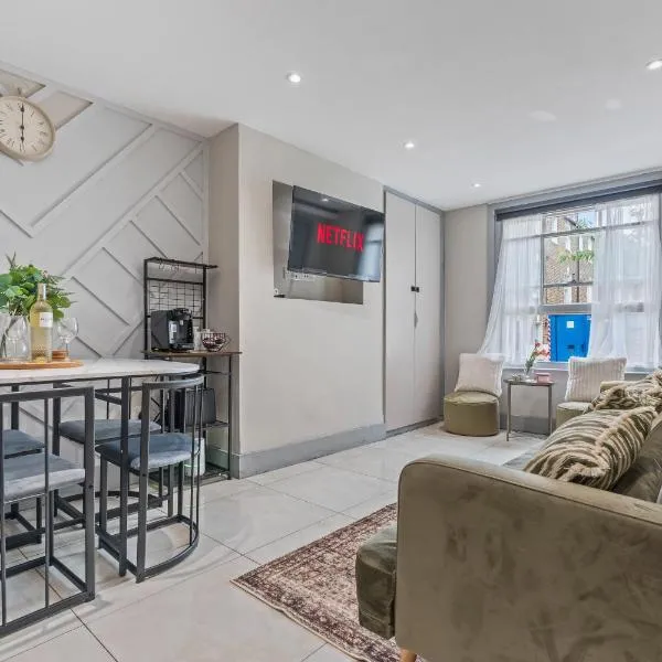 Stylish 3 Bed Town House in Holland Park - Central London - Free WiFI