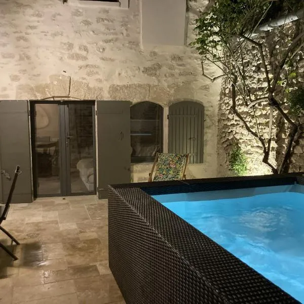 La Grange de la Chèvre d'Or، فندق في Lagnes