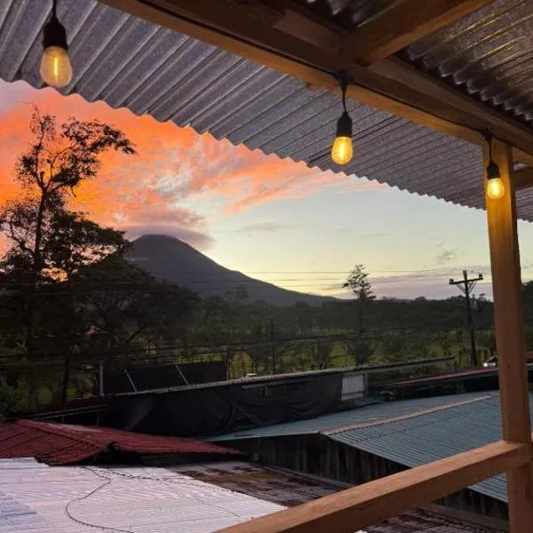 Blackout Hostel and Experiences, hotel u gradu Fortuna