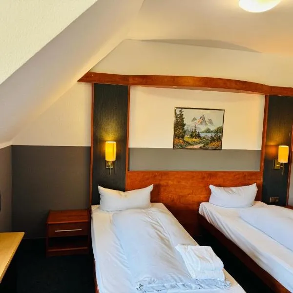 Hotel & Restaurant Heidekrug 24h Check-in, Pinneberg, Free Parking and WiFi, hotel din Appen