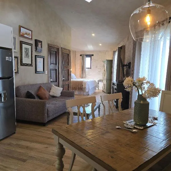 Loft Pienza 81-6 Charme Toscano en Val'Quirico., hotelli kohteessa Santeagueda