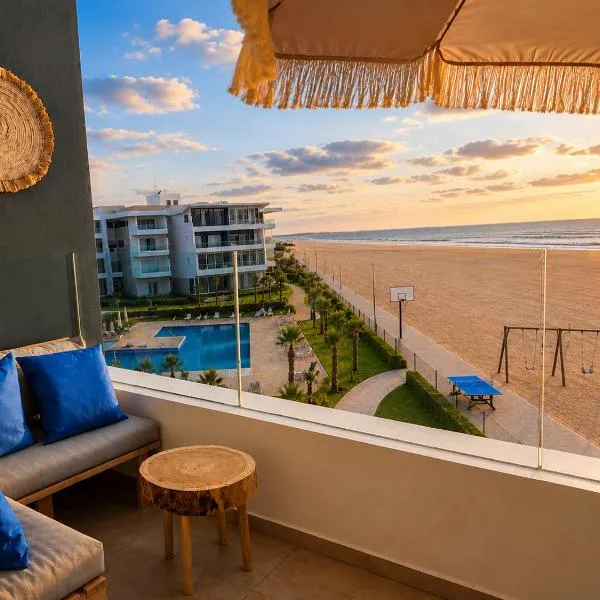 Sidi Rahal Blue View, Beachfront wide seaview with pool, hotel v destinácii Sidi Rahal
