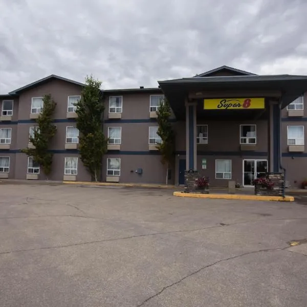 Super 8 by Wyndham Whitecourt โรงแรมในไวท์คอร์ท