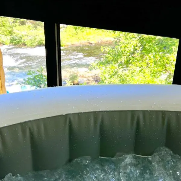 Domacinstvo na kraju svijeta, hotel a Šipovo