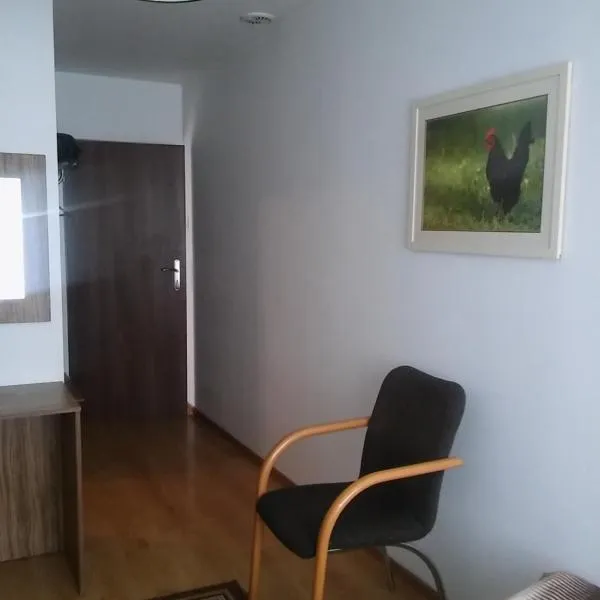 Pod Zachrypniętym Kogutem, hotel v destinaci Glewo
