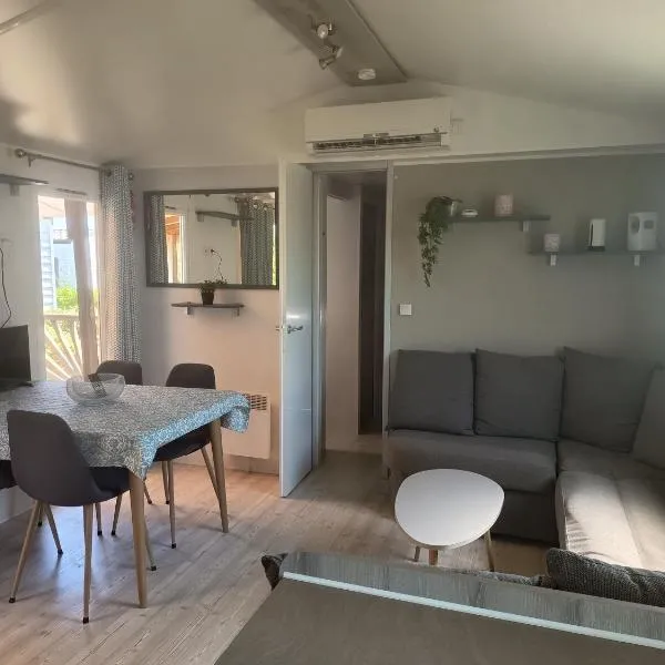 Camping le lac des rêves Mobil home "Séléna", hotelli kohteessa Lattes