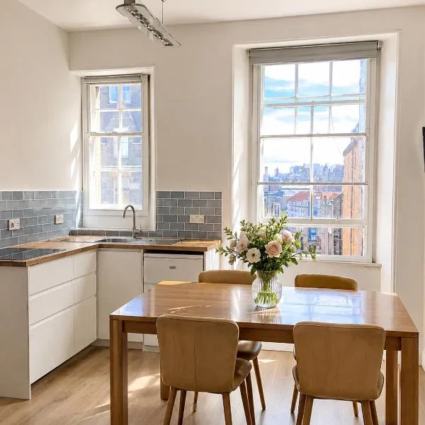 Royal Mile Apartment Excellent Location 3rd Floor No Lift, hotel en Edimburgo