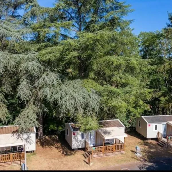 Camping de Bourges โรงแรมในบัวร์