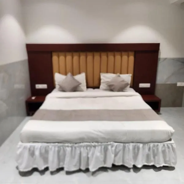 Hotel Metro Palace L&B: Panvel şehrinde bir otel