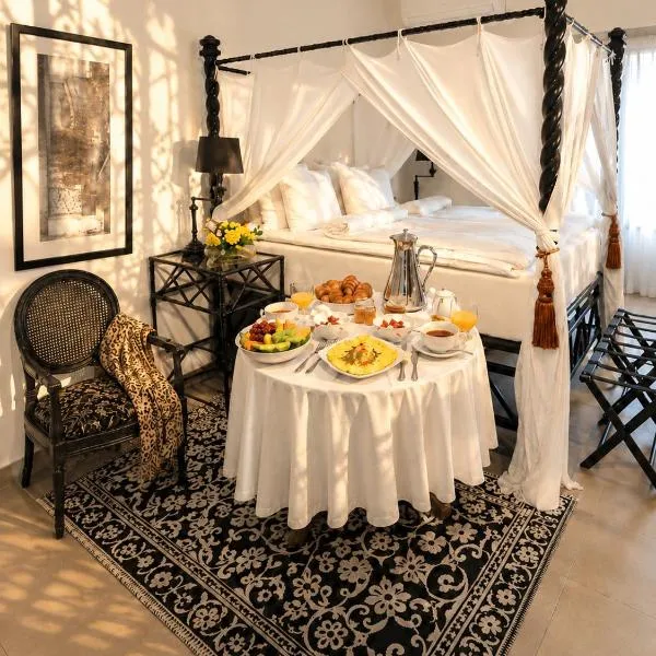 RoofTop Boutique Hotel Adults Only, hótel í Serekunda