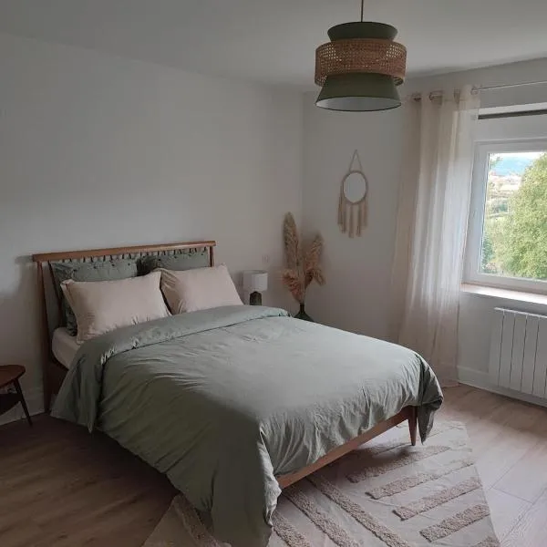 Logement cosy proche Cluny, hotell i Buffières