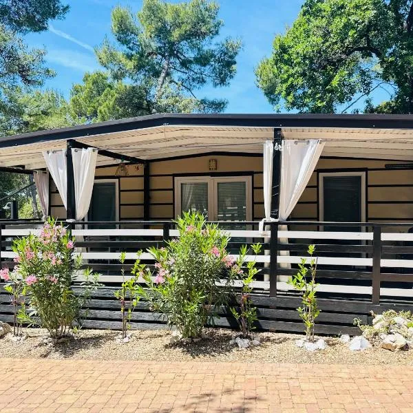 Mobile home SIMS, hotel a Biograd na Moru