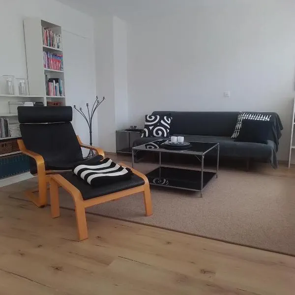 Freundliche Ferienwohnung mit großer Terasse, хотел в Aichstetten