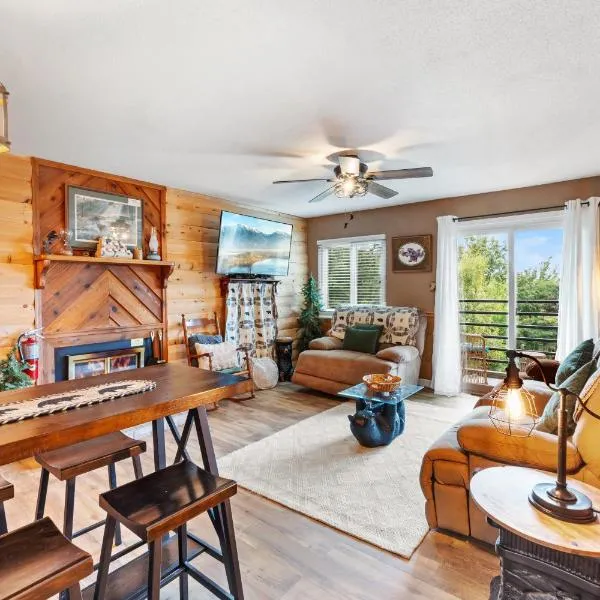 Smoky Get Together 2BR condo pools wifi, hotel em Gatlinburg
