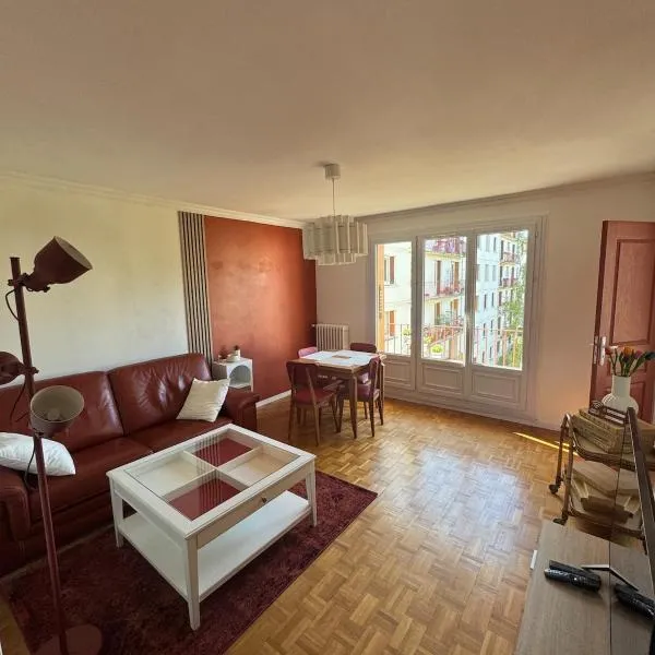 Grand appartement dans une résidence à caen, hotel en Caen