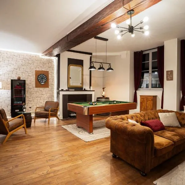 Suite Lounge et Billard Confort Premium 4 personnes, hotel Nevers-ben