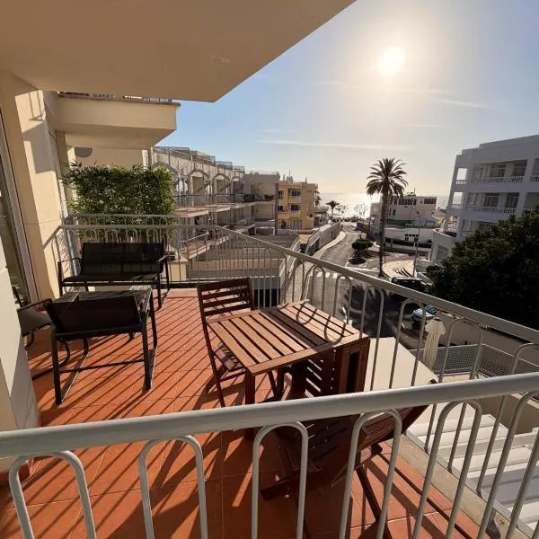 relax by the sea, hotel in Puerto de Santiago
