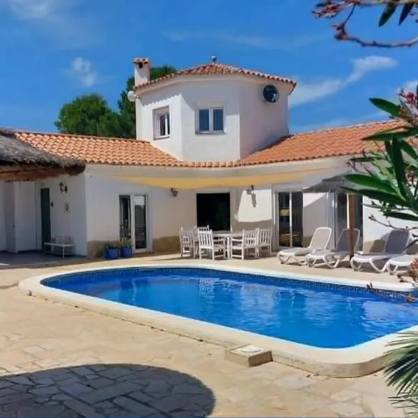 Villa voor 8 personen met zwembad, hotel en Calafat
