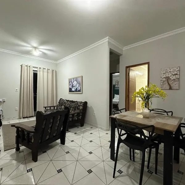 Apartamento com varanda a 300m da Praia do Abricó, hotel in Rio das Ostras