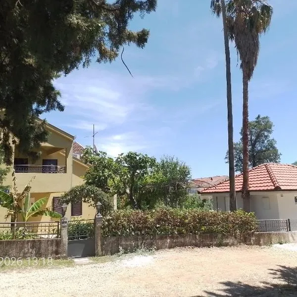 Guest House SAM-WATER, hotel in Đenovići