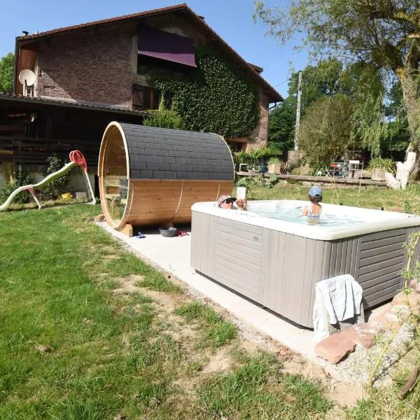 Chambres d'hôte Odile et les cycleux Lily, hotel a Docelles