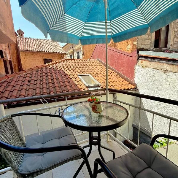 Majka 2 Apartments, hotel in Kotor