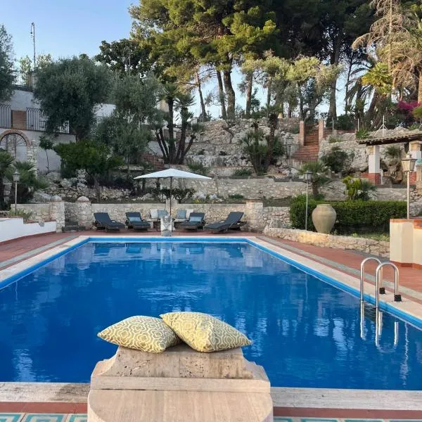 Casa Sirokos, hotel Belvederében