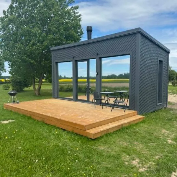 EstBerg Tartu Glasshouse with Sauna, khách sạn ở Tartu