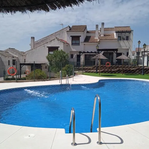 TEJADILLA Casita Rural Cerca de Sevilla con Piscinas, hotelli Sevillassa