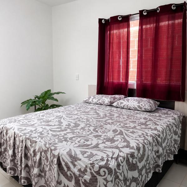 NSA - Casa Completa com Quintal Arborizado