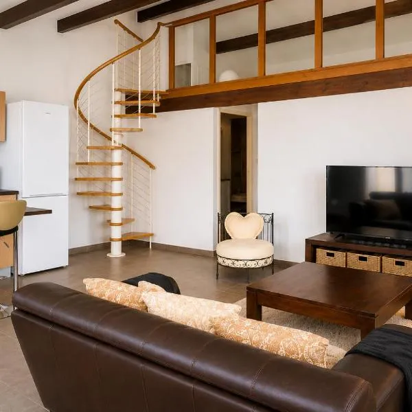 Nouveau - L'Ensoleillé Terrasse & Atypique - 10 Min Plages - Serenité & Confort - IDEAL FAMILLE Parking et Wifi Gratuit - OFFRE SPECIALE, хотел в Cabestany
