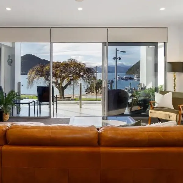 Picton Waterfront Oxley's Luxury Apartment, hotel in Picton