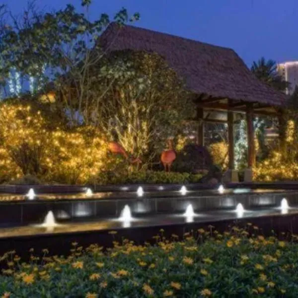 Country Garden Phoenix Hotel Nanchong، فندق في Gaoping
