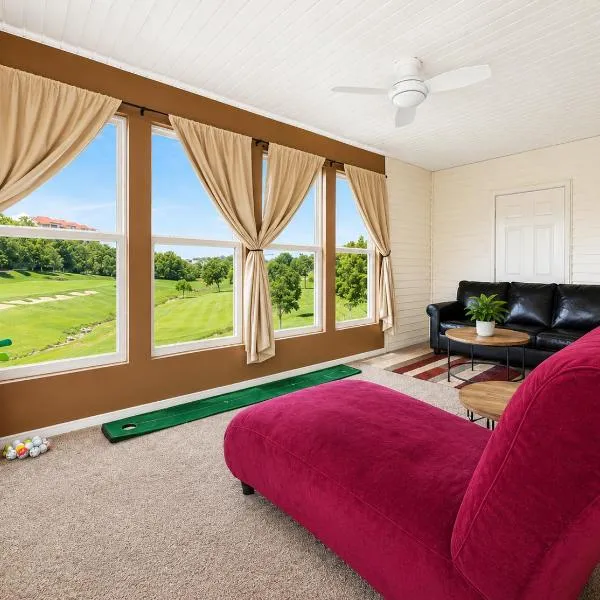 Lounging on the Links Thousand Hills โรงแรมในแบรนสัน