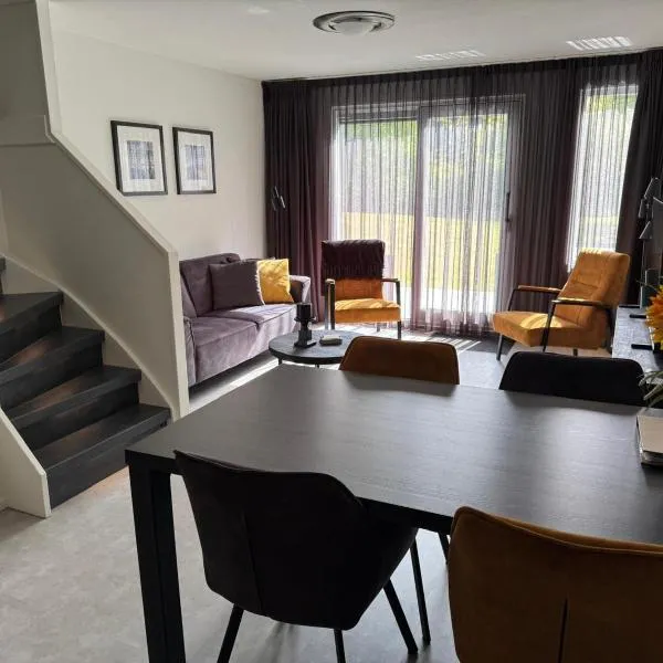 Prins Heerlijk Amelander Kaap 81, hotel sa Hollum