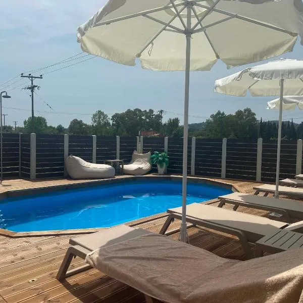 Evelina Luxury Suites with Swimming Pool in Corfu, viešbutis mieste Ipsas