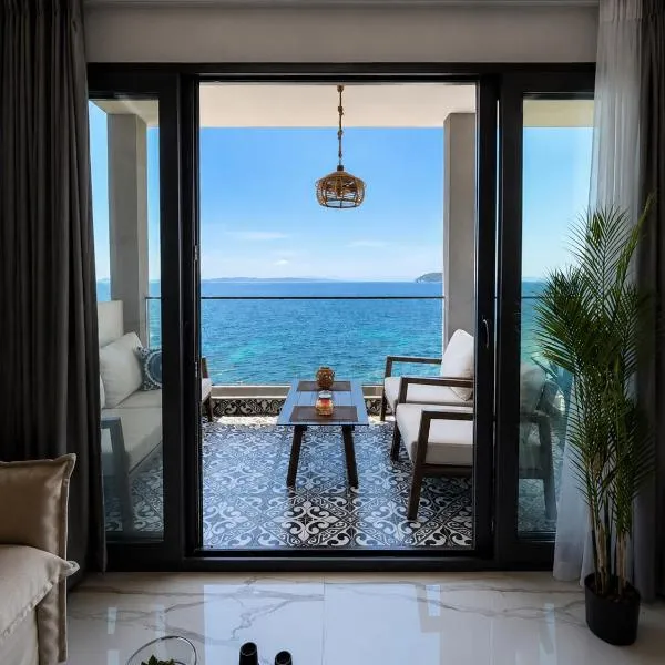 Candi Luxury Suites 2, hotel din Neos Marmaras