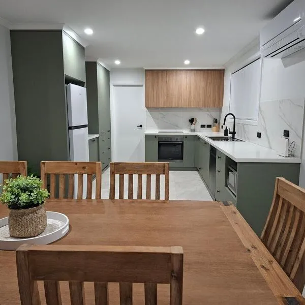 Heinlen Family Retreat on Boandik, hotel en Mount Gambier