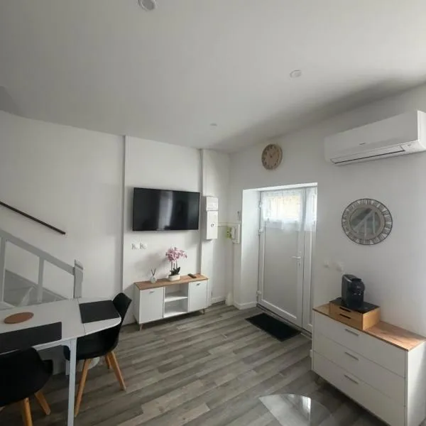 Maison campagne proche A75, hotel in Vergongheon