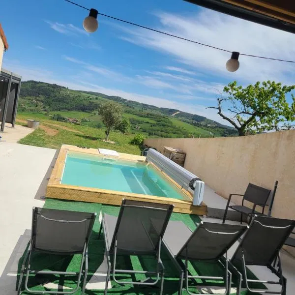 Le QG chez Flo et David、Saint-Julien-Molin-Moletteのホテル