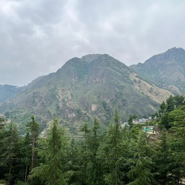 Chakrāta में, होटल Hill View Cottage