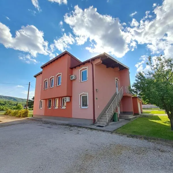 Cozy Apartment near Sarajevo & Visoko Pyramids, hotel em Ilijaš