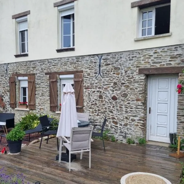 Les Antiers chambres et nature, hotel Saint-Georges-dʼElle városában