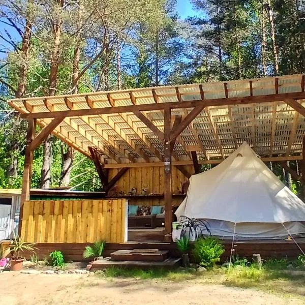 Miami Jungle Glamping Experience, hotel sa Korjuse
