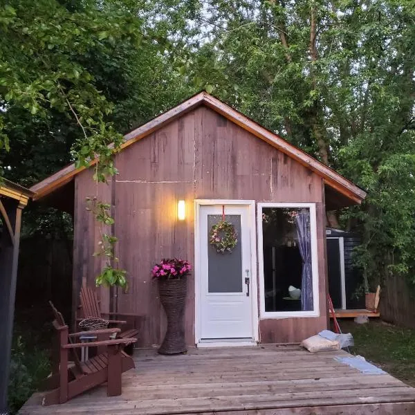 Cozy Guest House with Attic in the Heart of Niagara Falls, hotel in Niagara Falls