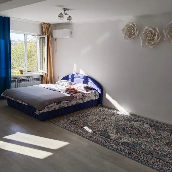 Светлая квартира для гостей, hotel in Qyzylorda