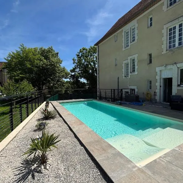 Vue du Château d'Excideuil en chambres, hotel a Excideuil