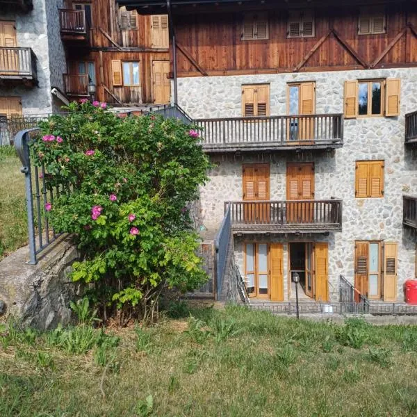 Appartamento Val di Sole - Commezzadura โรงแรมในคอมเมซซาดูรา