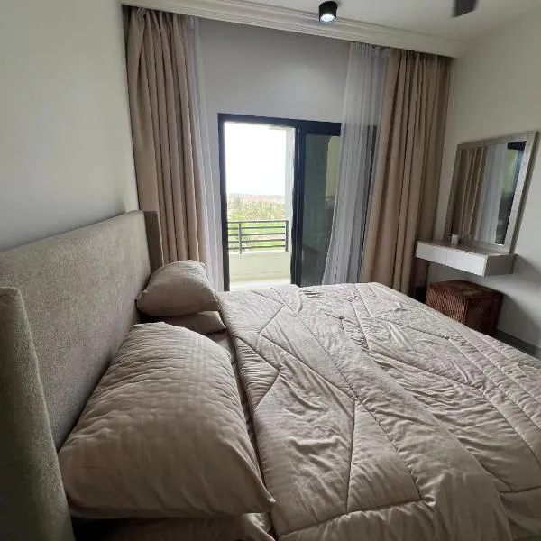 Murooj AlZain 3BR with Private Rooftop, hotel i Salalah
